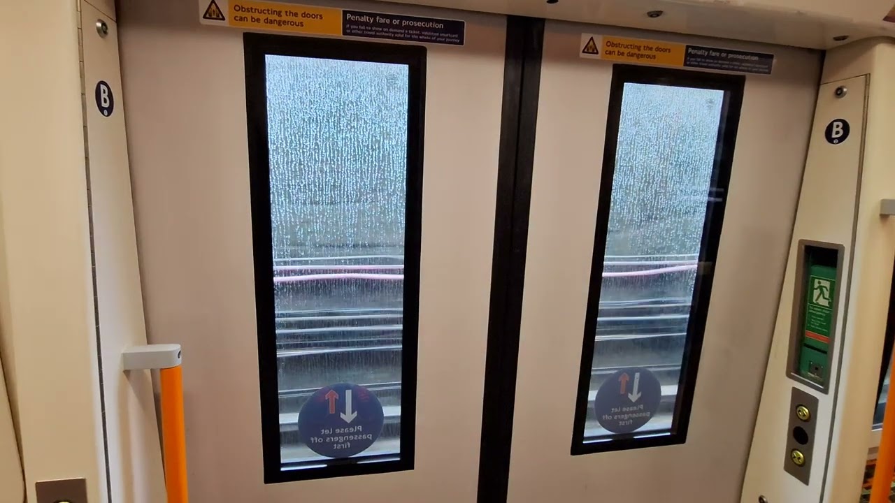 London Overground Windrush Line Journey: Canada Water to Shoreditch High Street