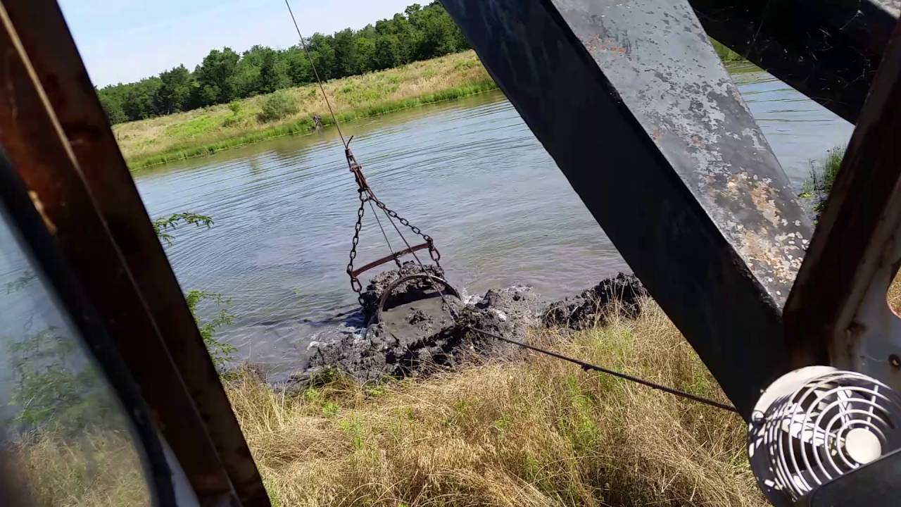 Cleaning out pond with linkbelt ls 78 dragline. YouTube