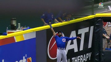 CHC@MIL: Heyward makes nice leaping catch at the wall