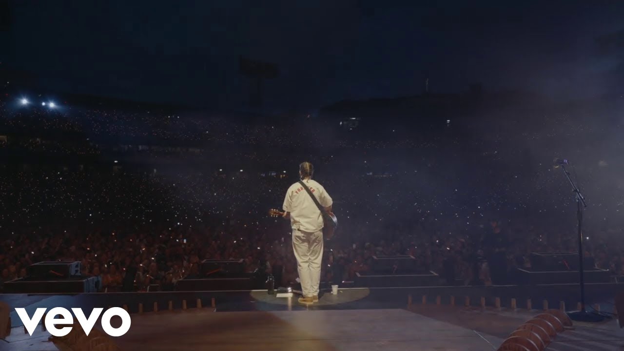 YouTube पर Noah Kahan - Forever (Live From Fenway Park) देखें
