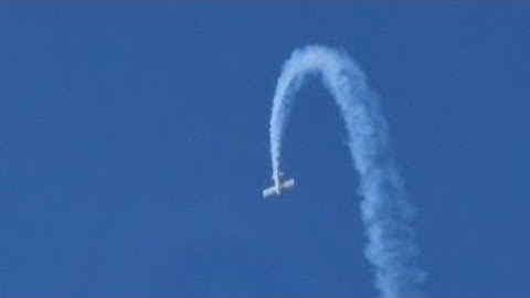 10 most insane airshow stunts