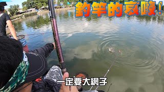 金雞湖巨大羅非魚現身!一次釣一隻就扛不住了還一次來兩隻 ... 