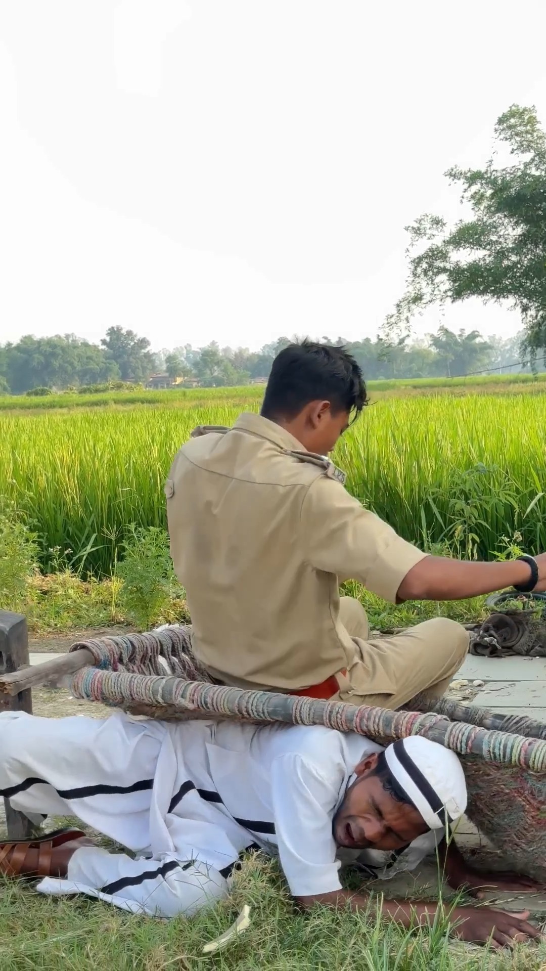 कैदी V/S ढेले वाली ( part 2 )~??#shorts #emotional #motivation #pushpanjalimaurya
