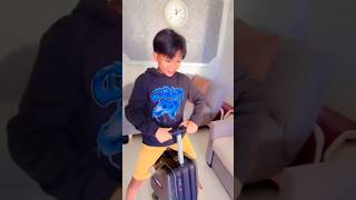 Download Lagu Senangnya Farel Prayoga di belikan koper listrik baru #short #shorts MP3