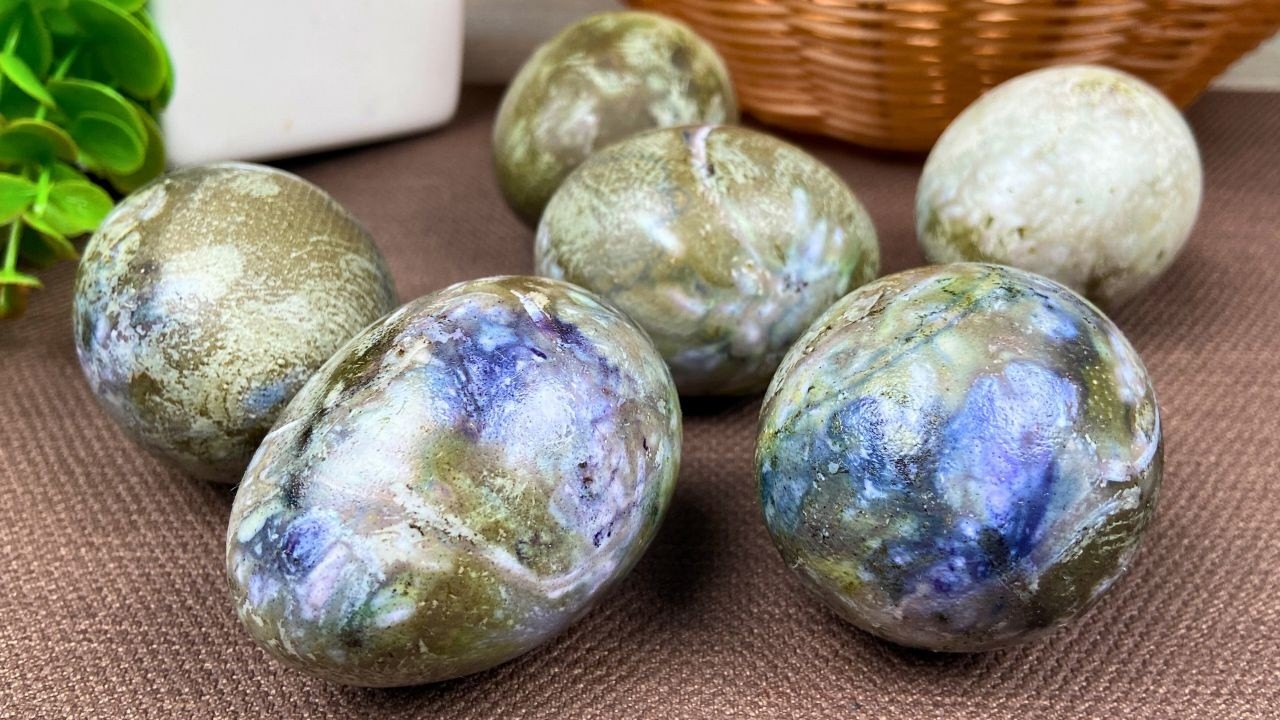 ВСЕГО 3 МИНУТЫ! Красить яйца ОЧЕНЬ ПРОСТО🎨🥚 Как покрасить пасхальные яйца