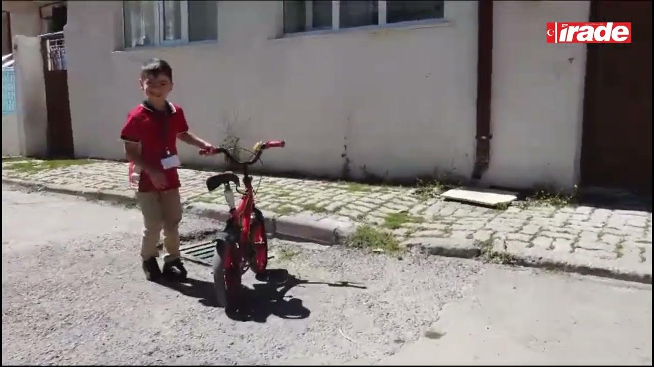 Sivaslı Çocuğun Drone Şaşkınlığı Gülümsetti