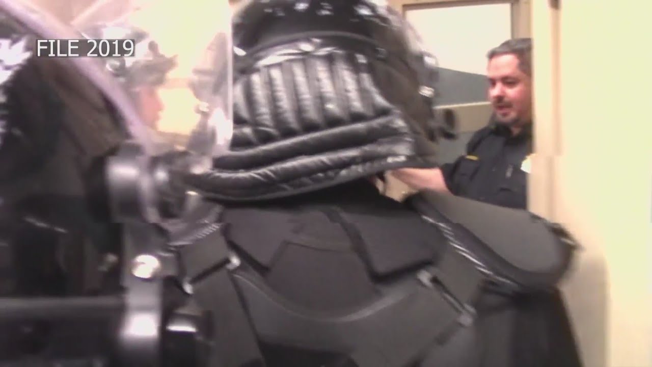 Trial: 2 MDC officers charged in inmate death - YouTube