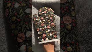 Sewing an oven mitt! Pattern by @seekatesew #quilting #shorts #pattern #tutorial