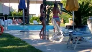Sexy Teens Twerking Dance In Pool
