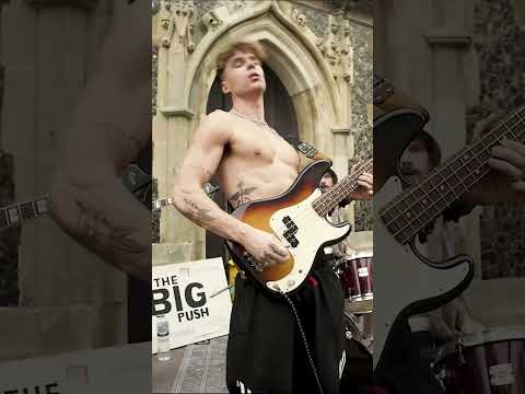 lil one from the usual spot this summer #renmakesmusic #thebigpush #busking #brighton