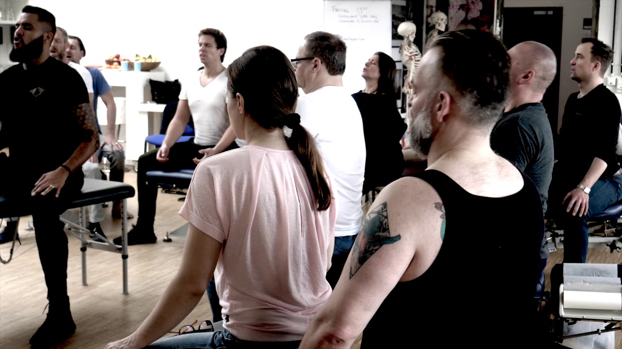 Медитация Сида Уильямса «49 вдохов» в Гамбурге, Германия, с доктором Бреттом Джонсом.