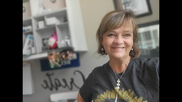 TIP TUESDAY! with Beckie.   Border Maker double page spread