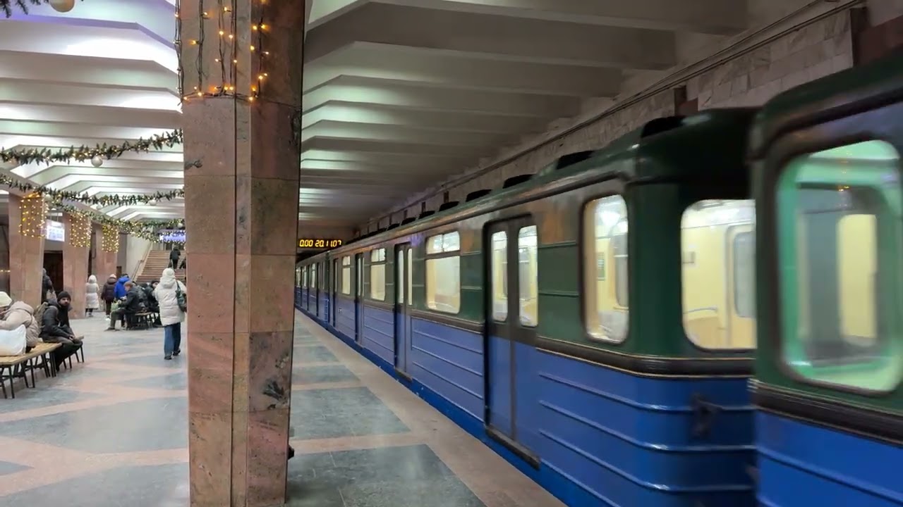 81-710 №5928-9046 Отправляется в тупик станции Индустриальная 