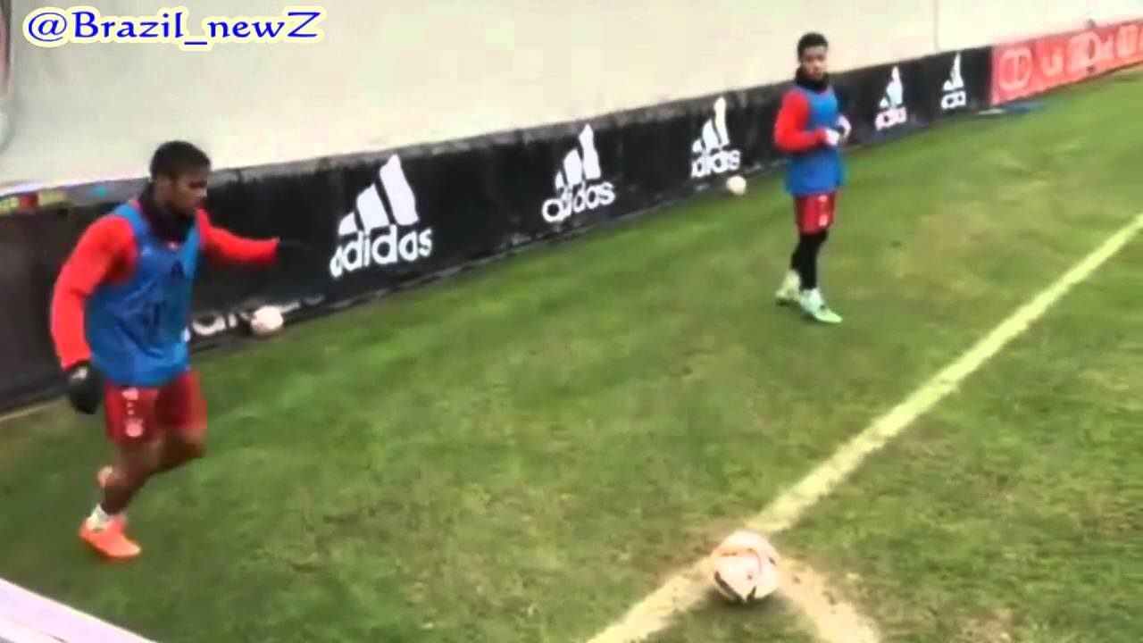 Douglas Costa Magic in the training - Bayern Munich