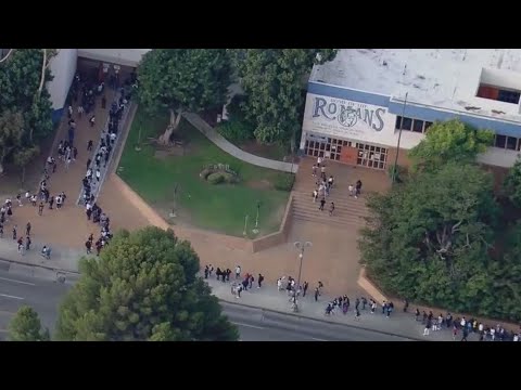 LAUSD Back to School: Students met with long lines