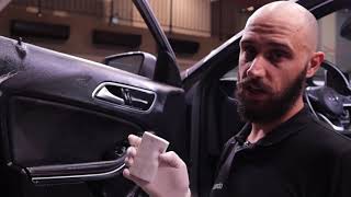 Come pulire le plastiche interne dell'auto