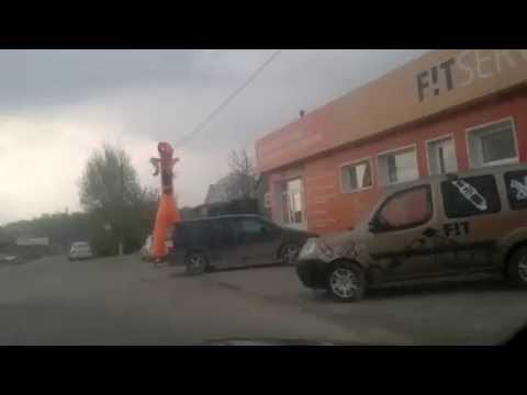 Танцующая реклама