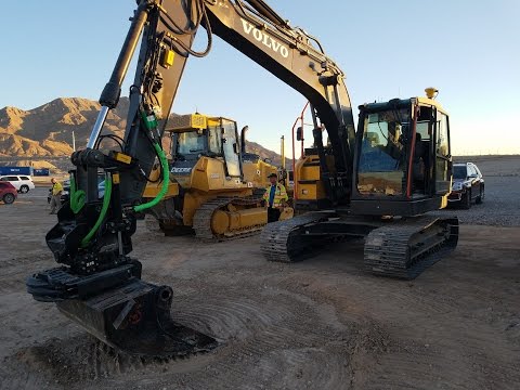 SteelWrist Tilt Rotator Working With Trimble 3D GPS - Informative Walk Around