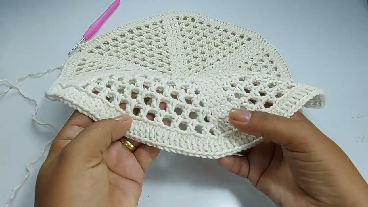 Capa para galão de água, modelo floral ,passo a passo completo no canal @Crochê da NANDA #crochet