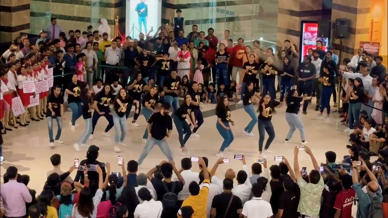 WOW! JS Dance Academy Cochin at Lulu Mall | Flash Mob | Jobin Master choreography 