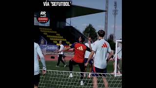 UNAI SIMON FIRMA UNA CHILENA EN EL ENTRENAMIENTO DE ESPAÑA: GOLAZO VIRAL ⚽🤯