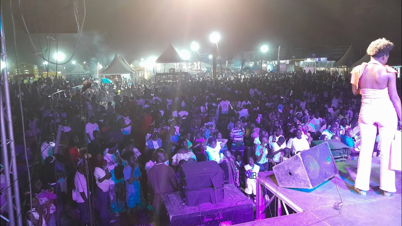 Gushi NND ft Abigslow Live Concert at Marche de Noel Douala