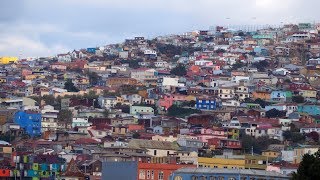 Walking in Valparaíso (Chile)