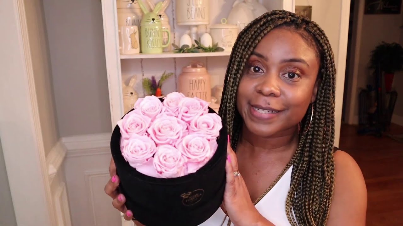 Review Rose Forever New York - Essential Round Pearl Pink Black Velvet Preserved Roses