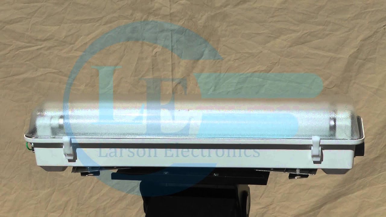 Class 1 Division 2 Fluorescent Rig Light -2 Foot - Corrosion Resistant Requirements (Saltwater)