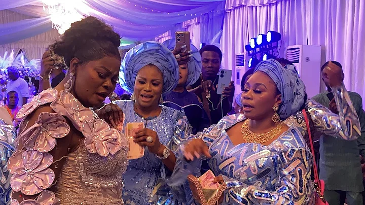 WUMI TORIOLA SPRAY HEAVILY ON HONEYBOLS EVENTS CEO AT HER 50TH BIRTHDAY PARTY