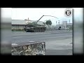 Amerika'da bir kişinin çalıntı tank ile sokaklarda gezdiği an