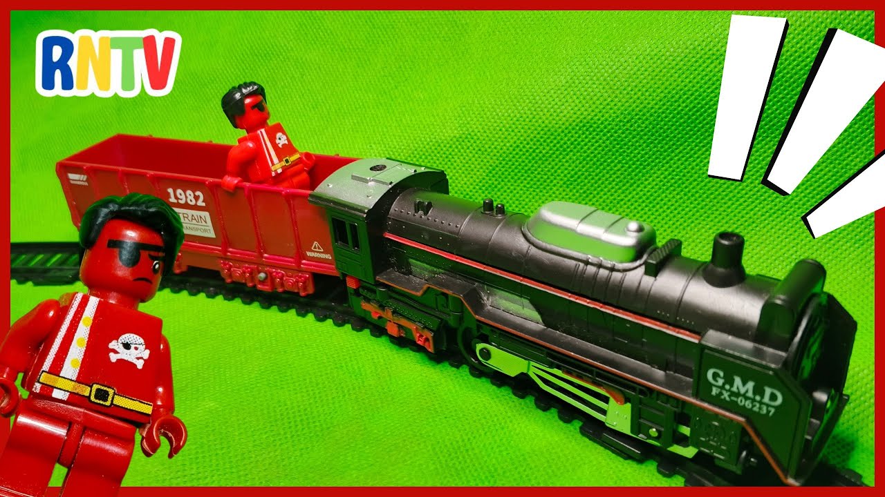 Ini Seru Banget ! Kereta Api Mengangkut Lego Merah