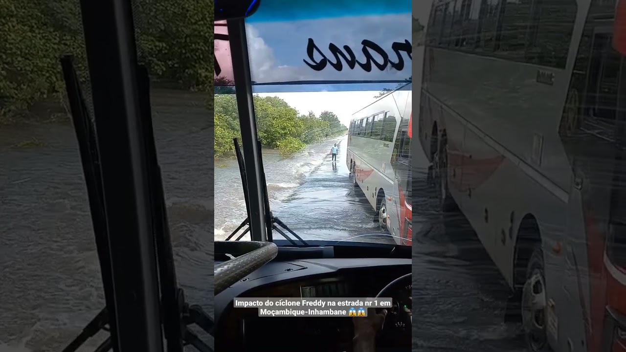 #Cheias, Estrada intransitável  na África-Moçambique 🌩🌧🌪😱😱