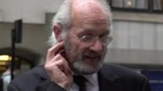 Assange's father, Wikileaks editor on day 2 of trial