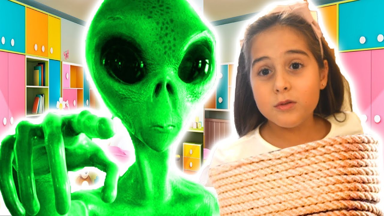 L'ALIENO HA RAPITO UNA MIA FAN! (Halloween vlog #2) - YouTube