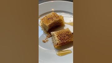 AI ASMR : Macro close-up on minimalist white plate, glistening honey, cinematic slow-motion
