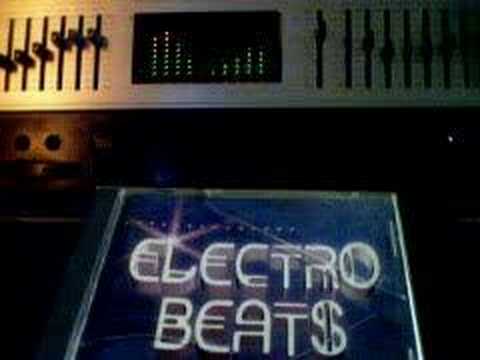 Nairobi feat. Awesome Foursome - Funky Soul Makossa (Free Be