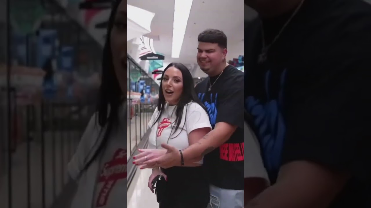 ⁣Angela white stuck in freeze ,shouting for help 😋#angela #shortoftheday #prank #adulting