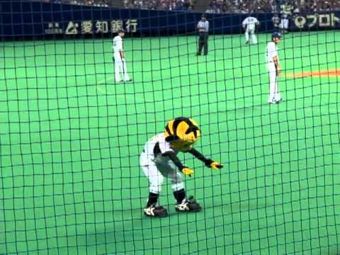 ドアラVS トラッキー・バク転対決