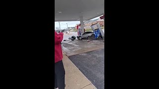 Driver Crashes Into Exon Gas Pumps In Franklin