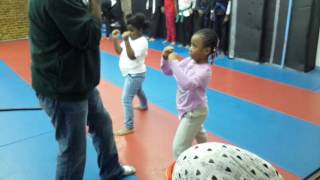 20170211 122154 KYRA KARATE LESSON =2 (30F4)