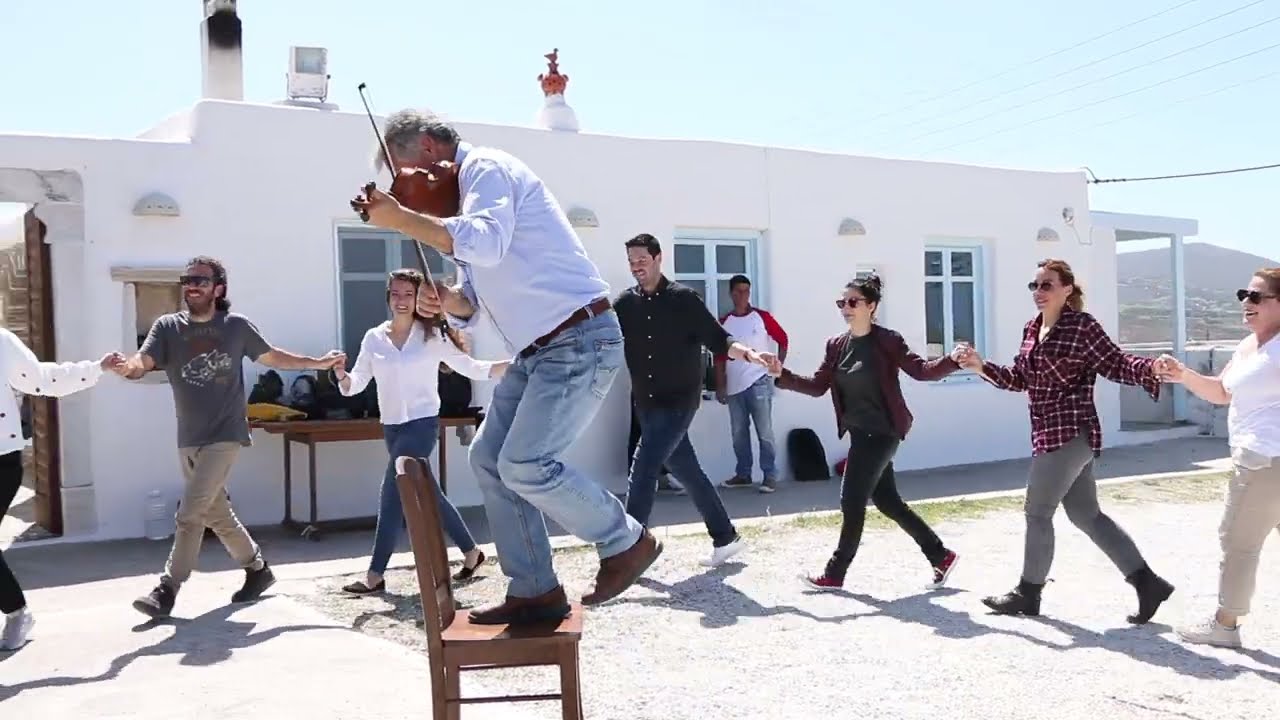 Γαρουφαλιά του Μάη Κυριακή Σπανού Νίκος ΟικονομίδηςNikos