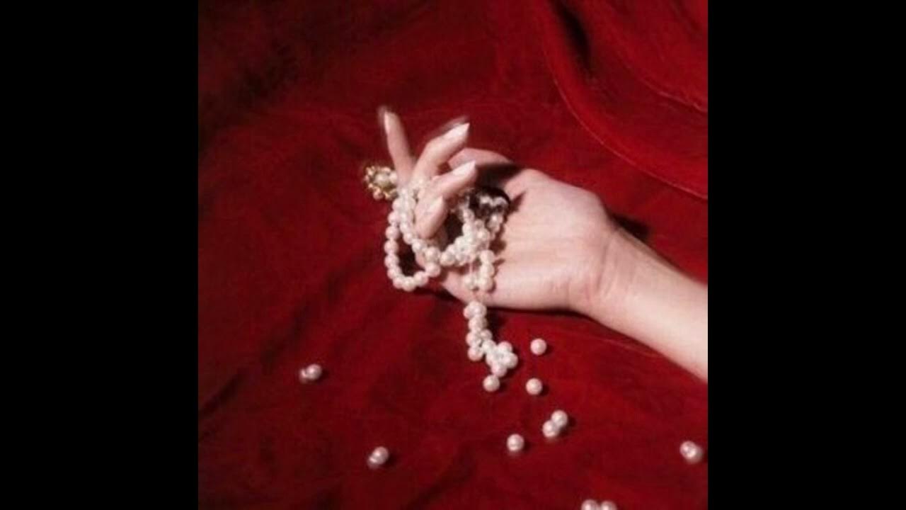 We fell in love in october арт. Girl in red we fell in love in october. We fell in love in october обложка. We fell in love in december. We fell in love in december.