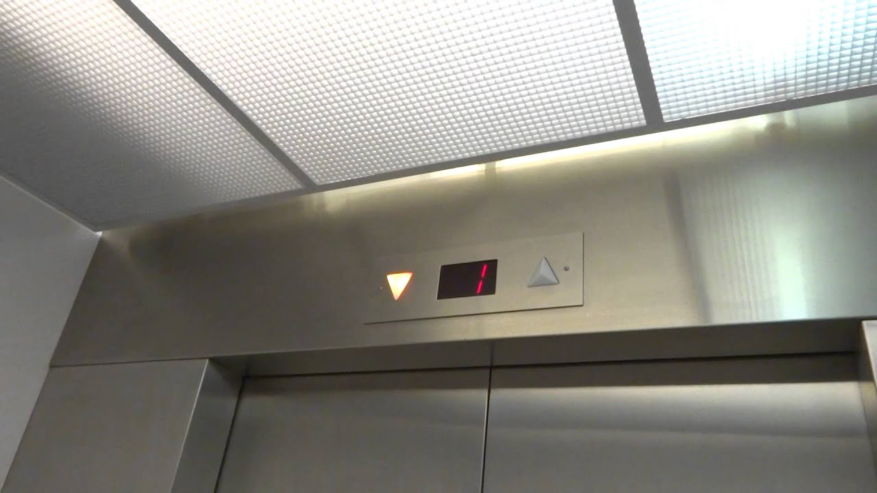 Montenay Hydraulic elevator Montréal Trudeau Airport, QB, Canada