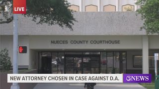 County commissioners vote on attorney to represent Mark Gonzalez moving forward