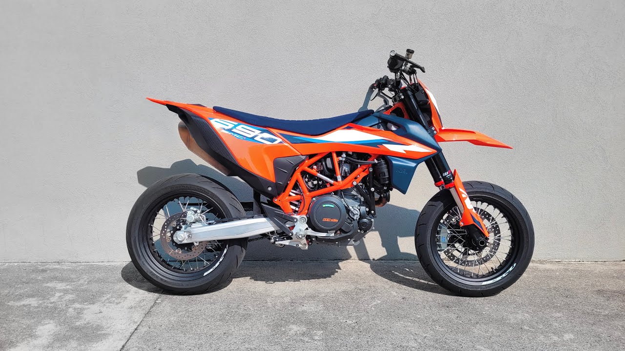 KTM 690 SMC R la supermoto avec Pole Position 77