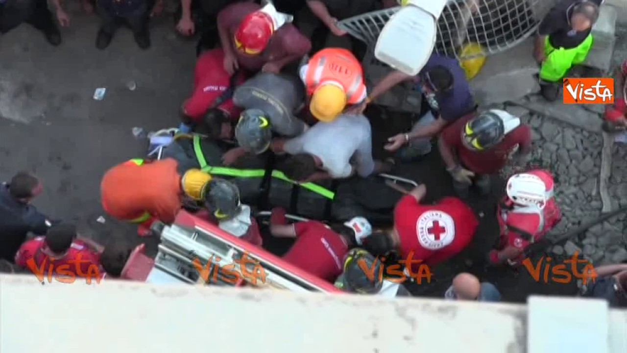 Crollo palazzina Torre Annunziata, il racconto della tragedia in due minuti