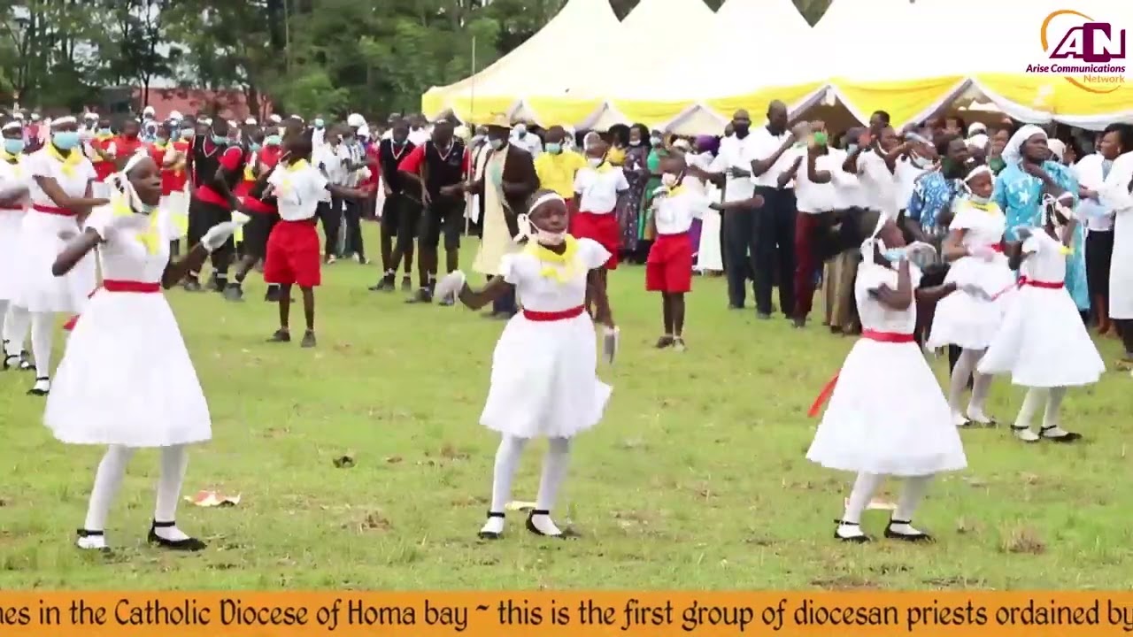 Laudamus te - Gloria (Song) - Emmaus Parish Choir, Rongo