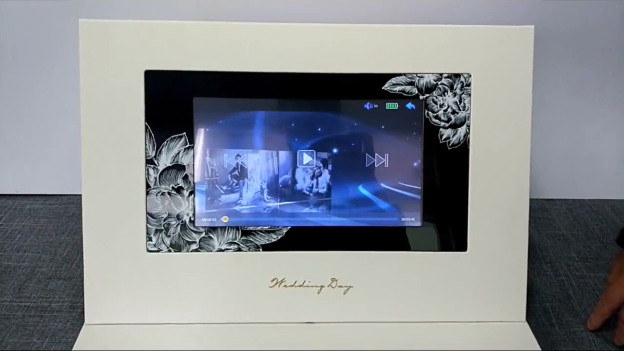 18 inch photo frame with 10 inch touchscreen can play video photo and music