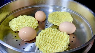 真沒想到把方便面和雞蛋放鍋蒸一蒸，就能吃到一道經典的夏天美食【阿朝哥美食 】#雞蛋 #雞蛋做法 #雞蛋糕 #方便面和雞蛋 #方便面煮法